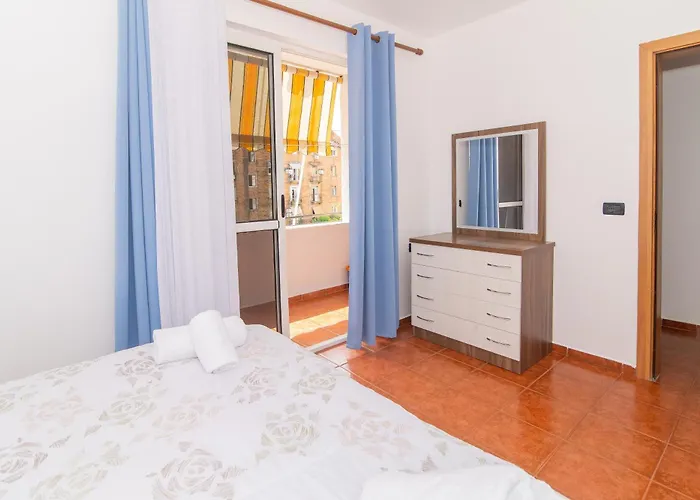 Taiwan Center 地拉那